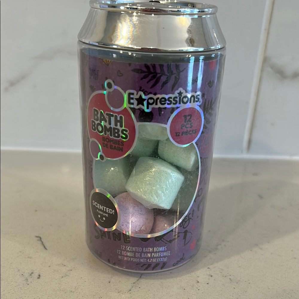 Expressions BATH BOMBS Green and Purple Soak & Bubbles. Cutest Packaging
